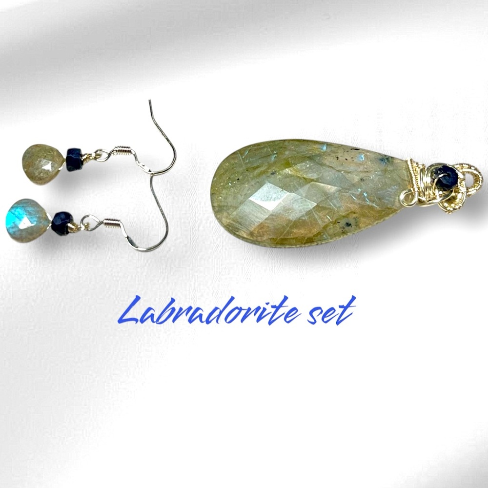 💎💙Set-Genuine blue flash labradorite/and blue sapphire sterling earrings